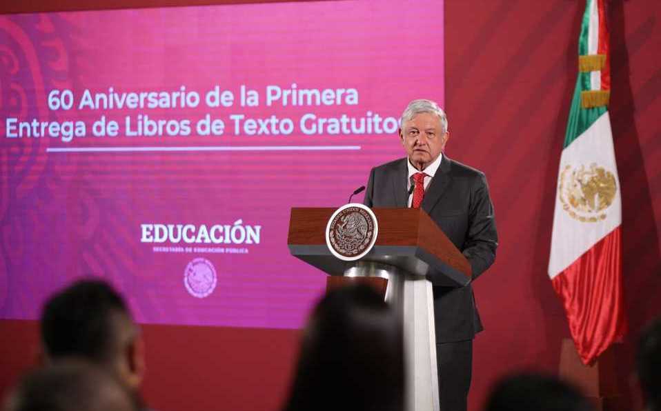 AMLO celebra aniversario de primera entrega de libros de texto gratuitos