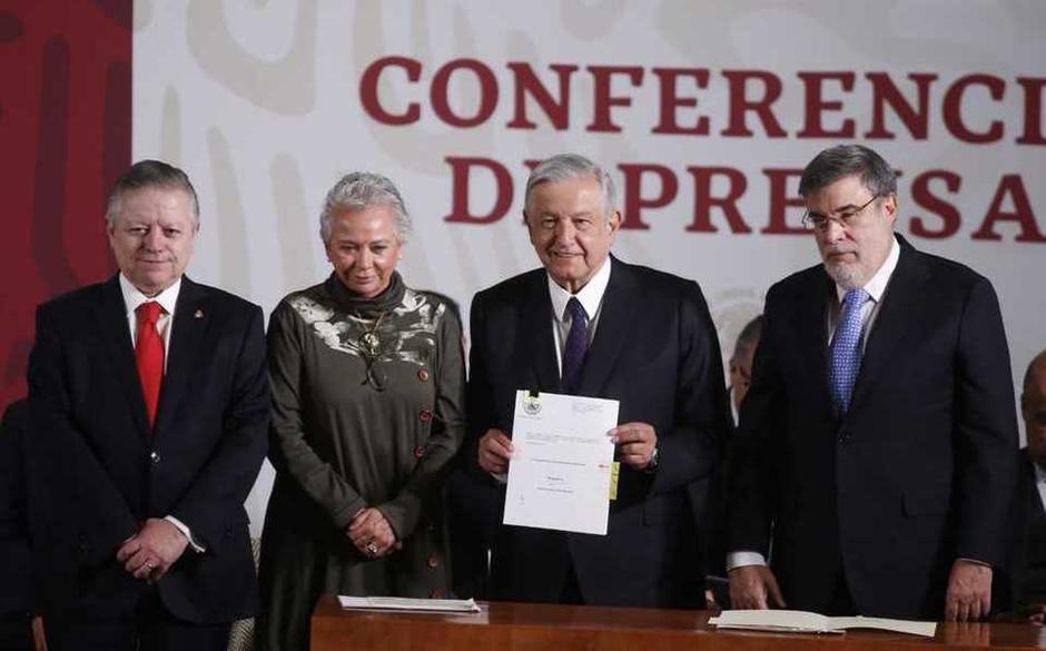 AMLO firma iniciativa de Corte para reforma al Poder Judicial