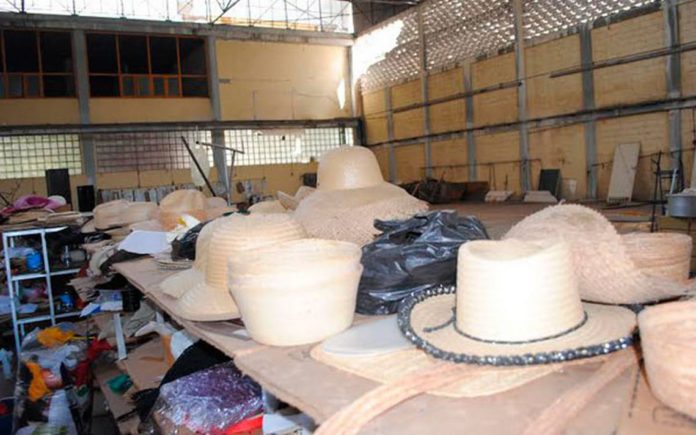 sombrero https://www.elsoldepuebla.com.mx/local/estado/en-riesgo-de-desaparecer-el-uso-de-sombrero-de-palma-854318.html
