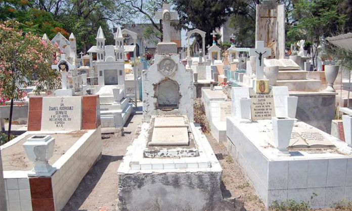 Restos-abandonados-del-panteón-de-Playa-serán-trasladados-a-un-osario